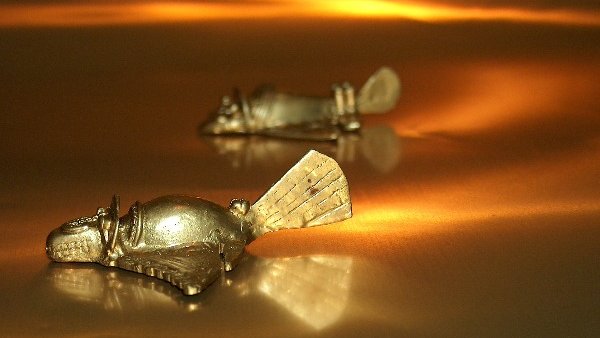 Objets zoomorphiques ailés d'Amerique du Sud